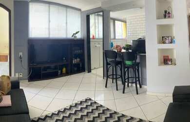 Imagem: O apartamento possui 2 Dormitórios, 1 Banheiro, 1 Vaga na garagem