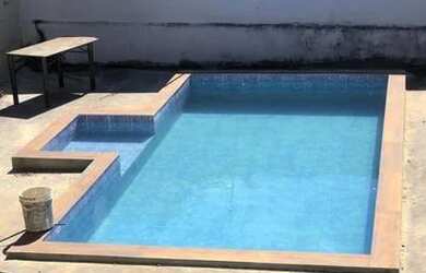 Imagem: A casa possui 3 Dormitórios, 2 Banheiros, 2 Vagas na garagem