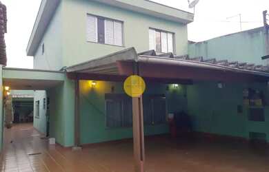 Imagem: A casa à venda possui 3 Dormitórios, 4 Banheiros, 4 Vagas