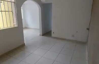 Imagem: O apartamento possui 3 Dormitórios, 1 Banheiro, 1 Vaga na garagem