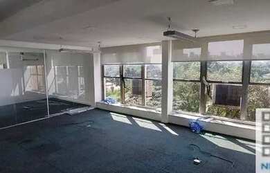 Imagem: O depósito possui 2 Vagas na garagem, 290m² de Área e está