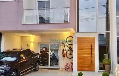 Imagem: A casa em condomínio possui 3 Dormitórios, 3 Banheiros, 2