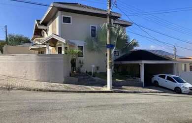 Imagem: A casa em condomínio possui 3 Dormitórios, 4 Banheiros, 2