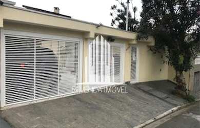 Imagem: A casa possui 3 Dormitórios, 2 Banheiros, 3 Vagas na garagem