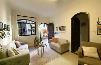 Imagem: A casa possui 3 Dormitórios, 2 Banheiros, 210m² de Área e