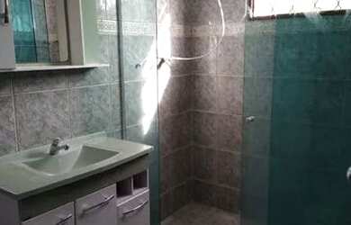 Imagem: A casa em condomínio possui 3 Dormitórios, 3 Banheiros, 2