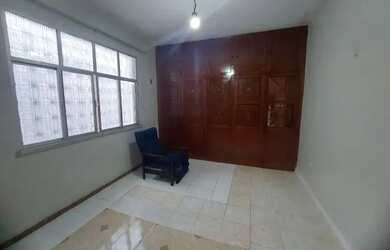 Imagem: A casa possui 5 Dormitórios, 3 Banheiros, 2 Vagas na garagem