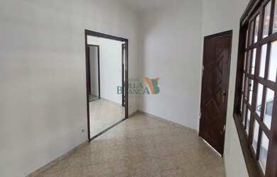 Imagem: A casa possui 3 Dormitórios, 2 Banheiros, 3 Vagas na garagem