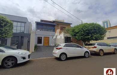 Imagem: O depósito possui 4 Vagas na garagem, 318m² de Área e está