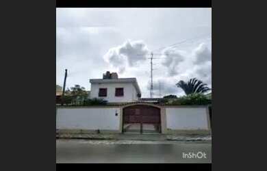 Imagem: A casa possui 3 Dormitórios, 4 Banheiros, 3 Vagas na garagem