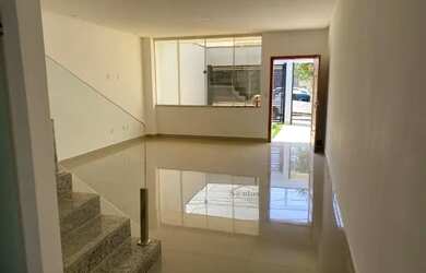 Imagem: A casa possui 3 Dormitórios, 2 Banheiros, 1 Vaga na garagem