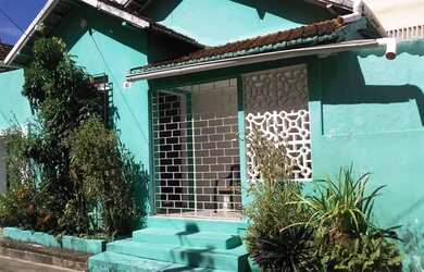 Imagem: A casa possui 3 Dormitórios, 2 Banheiros, 80m² de Área e