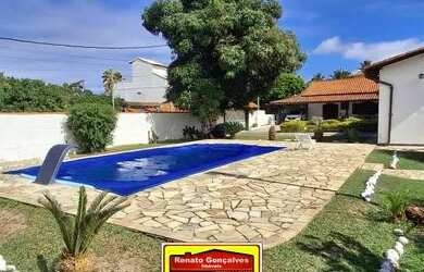 Imagem: A casa possui 4 Dormitórios, 5 Banheiros, 5 Vagas na garagem