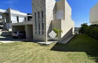 Imagem: A casa em condomínio possui 4 Dormitórios, 4 Banheiros, 4