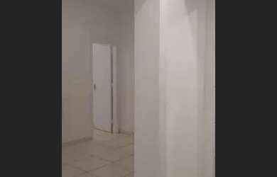 Imagem: O apartamento possui 1 Dormitório, 1 Banheiro e está localizado