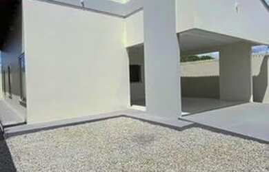 Imagem: A casa possui 3 Dormitórios, 3 Banheiros, 2 Vagas na garagem