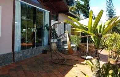 Imagem: A casa possui 4 Dormitórios, 4 Banheiros, 3 Vagas na garagem