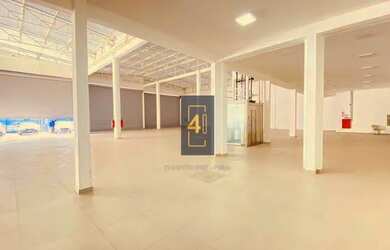 Imagem: O depósito possui 5 Vagas na garagem, 1.861m² de Área e