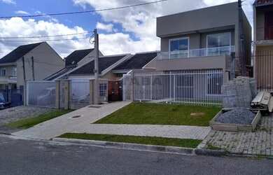 Imagem: A casa possui 3 Dormitórios, 2 Banheiros, 3 Vagas na garagem