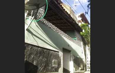 Imagem: A casa possui 4 Dormitórios, 2 Banheiros, 100m² de Área e