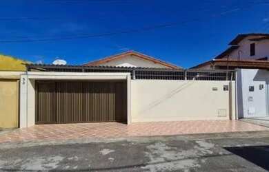 Imagem: A casa possui 3 Dormitórios, 2 Banheiros, 1 Vaga na garagem