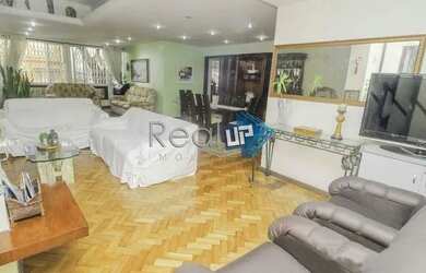 Imagem: O apartamento possui 4 Dormitórios, 4 Banheiros, 2 Vagas na