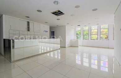 Imagem: O depósito possui 4 Vagas na garagem, 234m² de Área e está