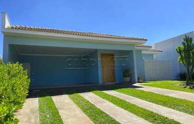 Imagem: A casa em condomínio possui 4 Dormitórios, 4 Banheiros, 4