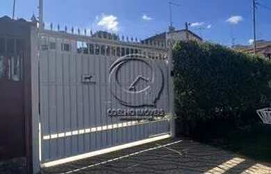 Imagem: A casa possui 3 Dormitórios, 2 Banheiros, 4 Vagas na garagem