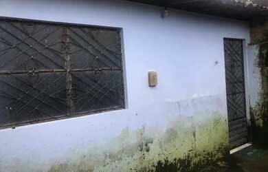 Imagem: A casa possui 2 Dormitórios, 1 Banheiro e está localizado