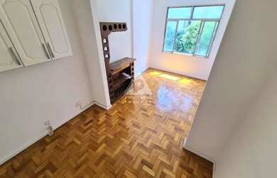 Imagem: A kitnet possui 1 Dormitório, 1 Banheiro, 30m² de Área e