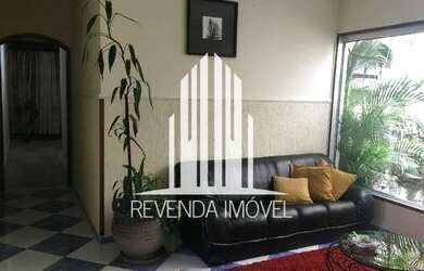 Imagem: A casa possui 5 Dormitórios, 5 Banheiros, 4 Vagas na garagem