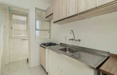 Imagem 6: Apartamento com 2 Dormitorio s localizado a no bairro Mont Serrat em Porto...