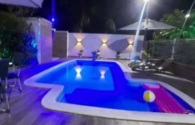 Imagem: A casa possui 4 Dormitórios, 4 Banheiros, 2 Vagas na garagem