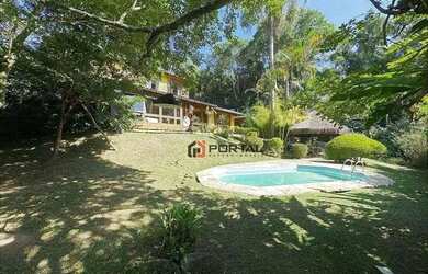 Imagem: A casa em condomínio à venda possui 4 Dormitórios, 3 Banheiros