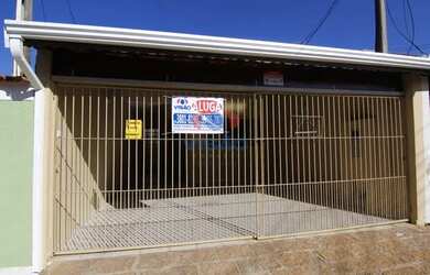 Imagem: A casa possui 3 Dormitórios, 2 Banheiros, 2 Vagas na garagem