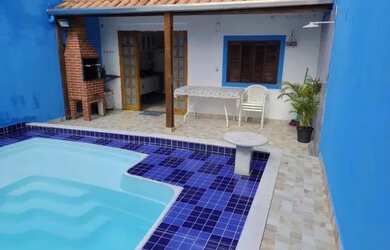 Imagem: A casa possui 2 Dormitórios, 3 Banheiros, 2 Vagas na garagem