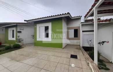 Imagem: A casa possui 2 Dormitórios, 1 Banheiro, 2 Vagas na garagem