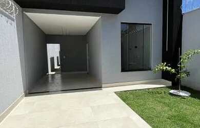 Imagem: A casa possui 3 Dormitórios, 2 Banheiros, 2 Vagas na garagem