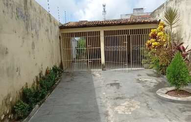 Imagem 2: Casa no Bairro Aeroporto. Varanda, 150m² de Área, 4 Vagas na garageme3...