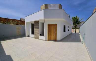 Imagem: A casa possui 3 Dormitórios, 2 Banheiros, 3 Vagas na garagem