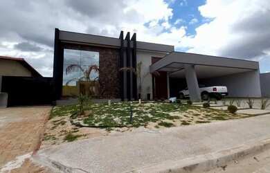 Imagem: A casa em condomínio possui 4 Dormitórios, 5 Banheiros, 4