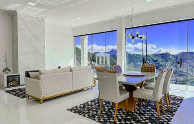 Imagem: A casa em condomínio possui 4 Dormitórios, 4 Banheiros, 2