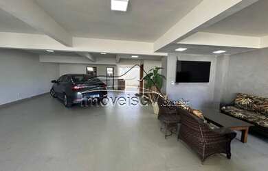 Imagem: A casa possui 3 Dormitórios, 2 Banheiros, 5 Vagas na garagem