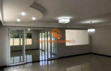 Imagem: A casa possui 4 Dormitórios, 5 Banheiros, 4 Vagas na garagem