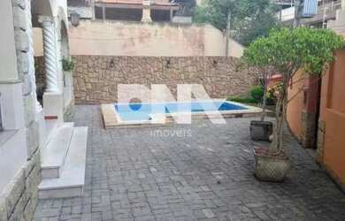 Imagem: A casa possui 4 Dormitórios, 3 Banheiros, 3 Vagas na garagem