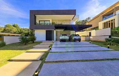 Imagem: A casa em condomínio possui 4 Dormitórios, 5 Banheiros, 5