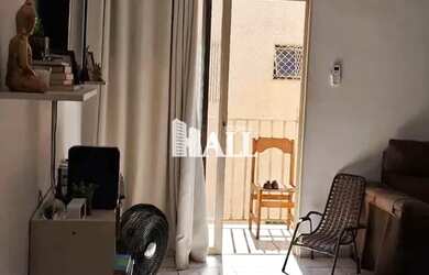 Imagem: O apartamento possui 2 Dormitórios, 1 Banheiro, 1 Vaga na garagem