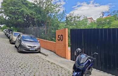 Imagem: A casa possui 1 Dormitório, 1 Banheiro, 4 Vagas na garagem