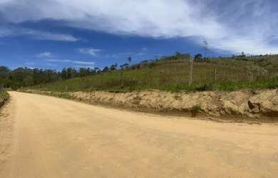 Imagem: O terreno à venda possui e está localizado em Portão, Atibaia